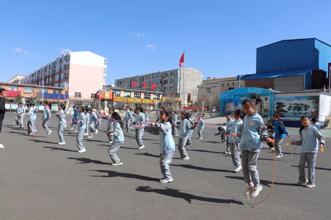 【要聞】智慧體育 —— “一只腕環”賦能體育課堂